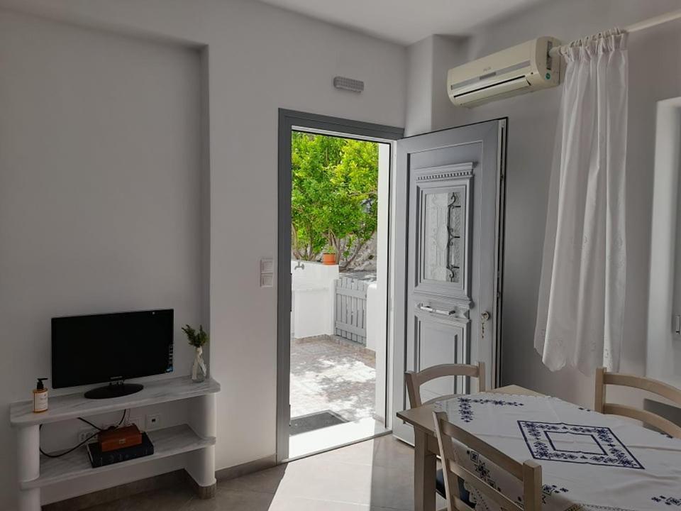Matilda Milos - Cycladic Living Apartment Triovasalos Luaran gambar
